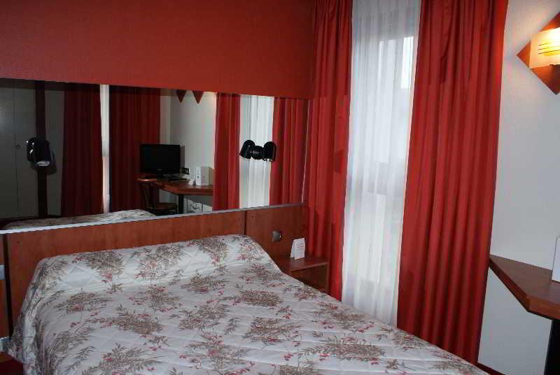 Inter-Hotel Toulouse Aeroport Бланьяк Экстерьер фото
